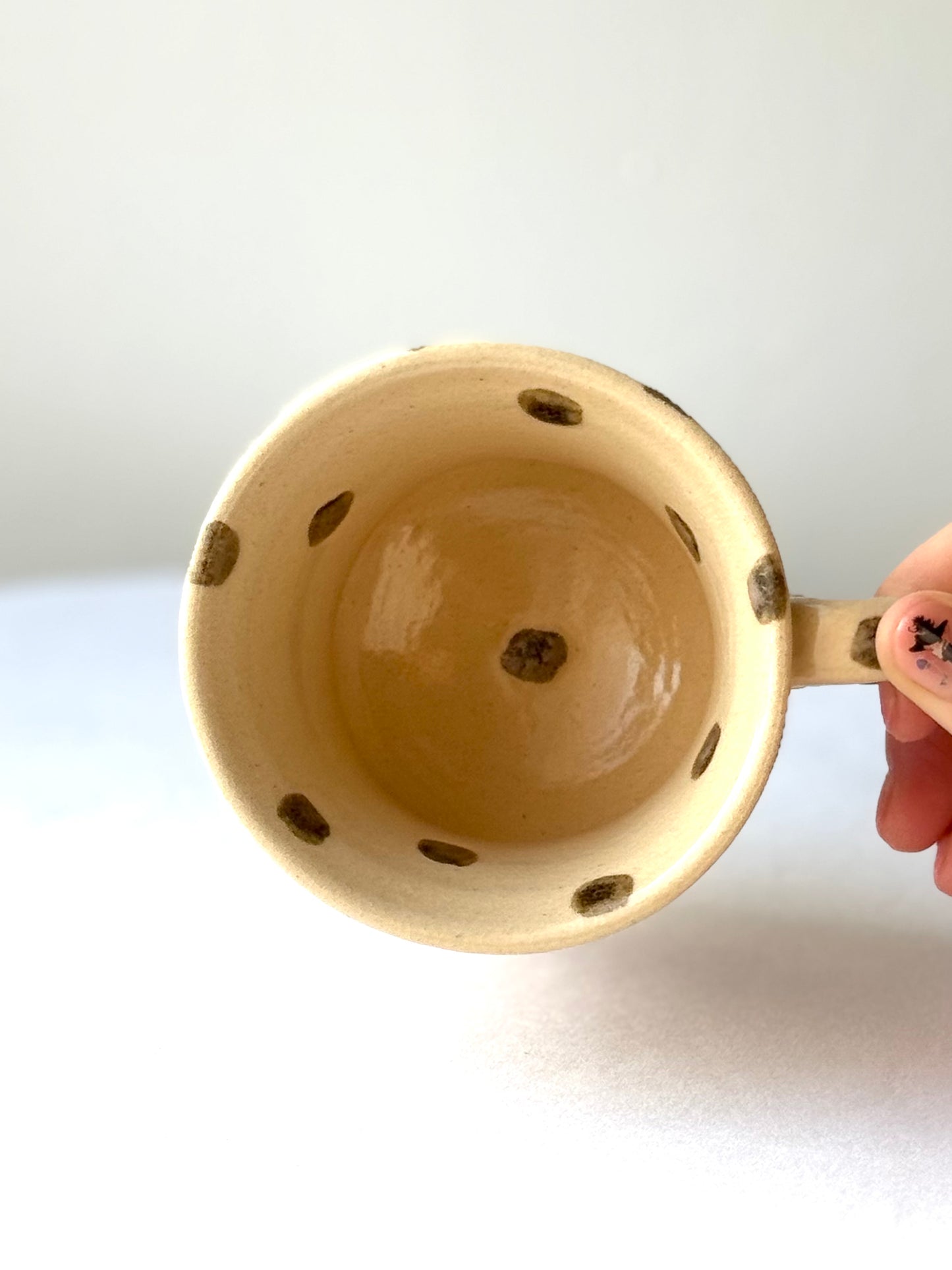 クリ坊やに紙吹雪が舞うやちむんカップ